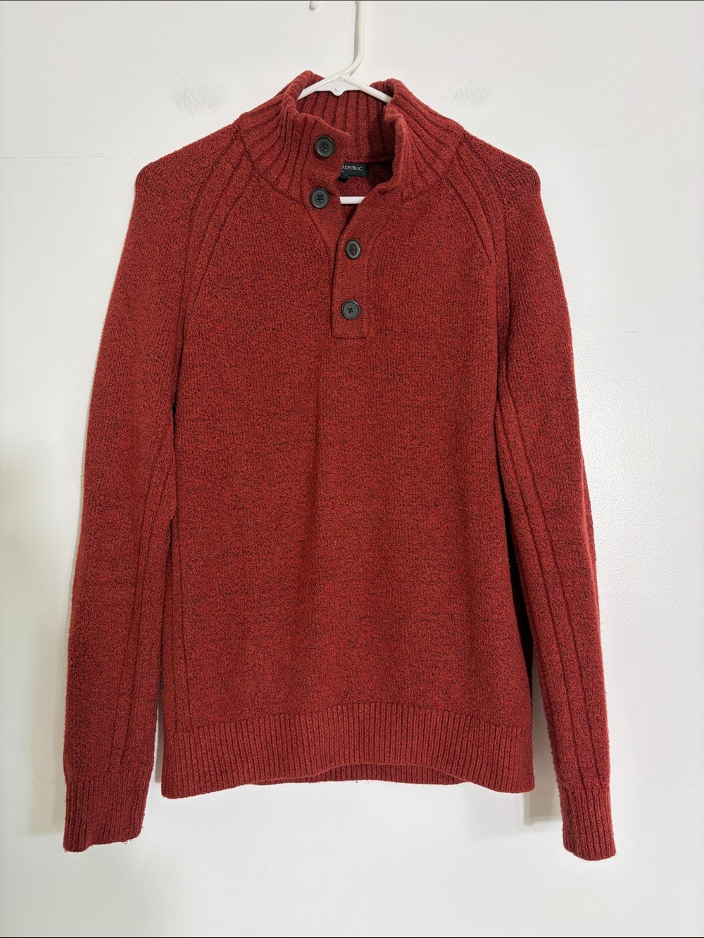 Banana Republic Classic Men's Button-Neck Sweater in Brick Red Small
